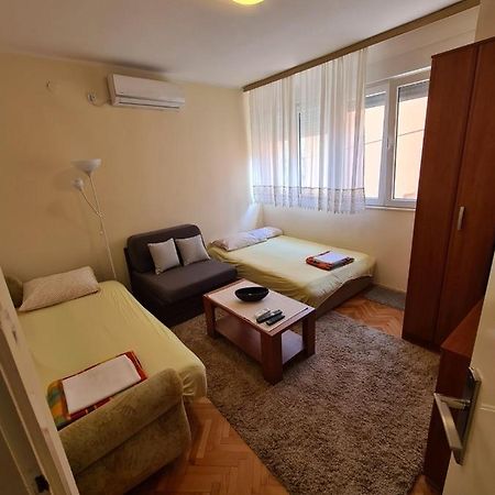 City Centar Apartment Тиват Экстерьер фото