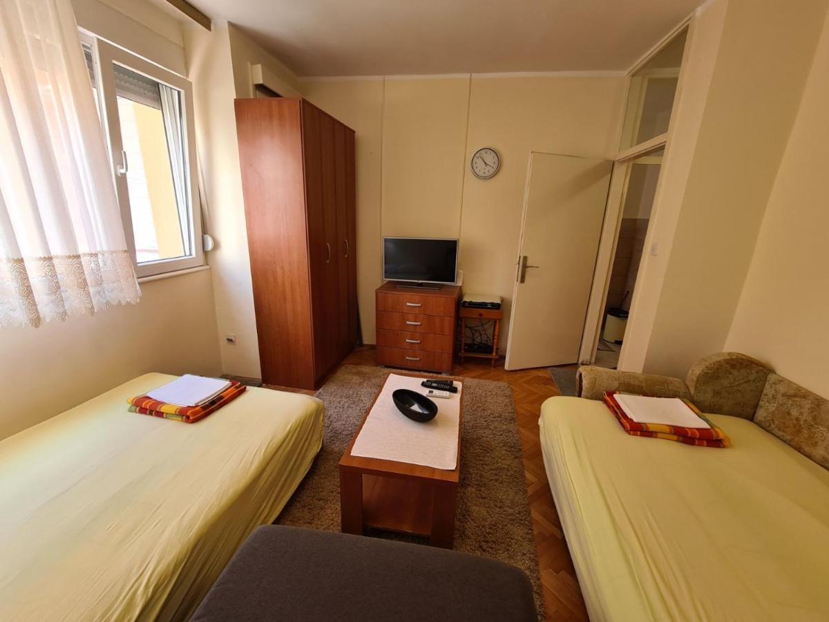 City Centar Apartment Тиват Экстерьер фото